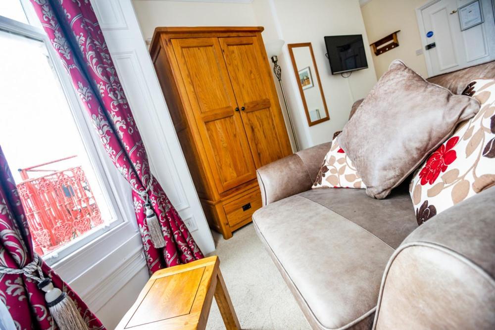 The Red Lion Hotel Cromer Exterior foto A room at the hotel
