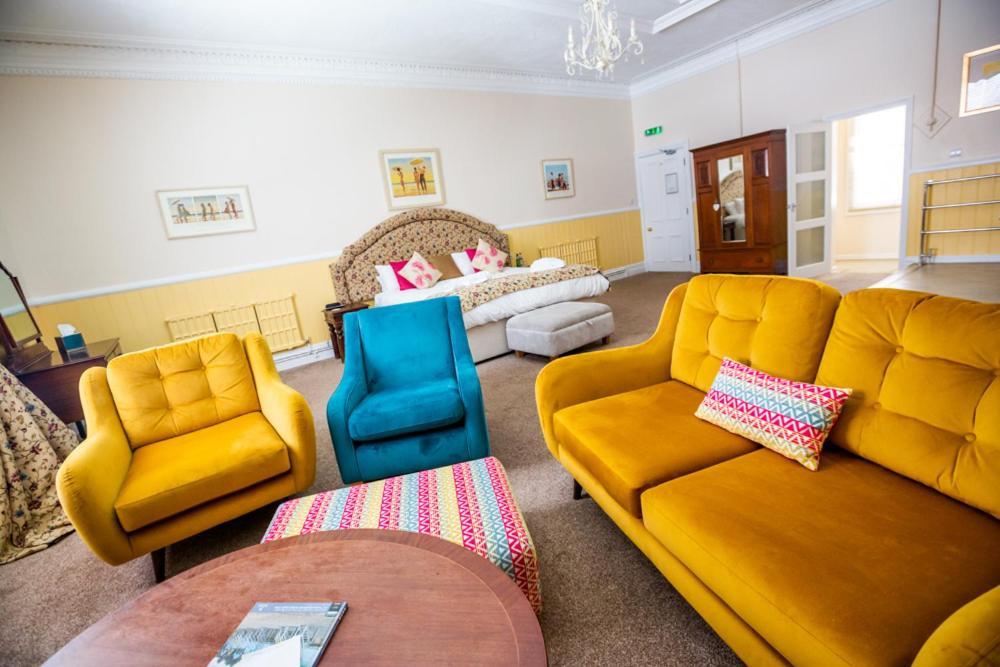 The Red Lion Hotel Cromer Exterior foto The lounge at the care home