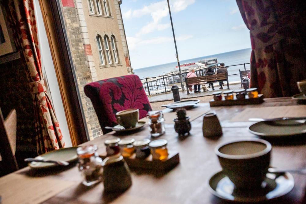 The Red Lion Hotel Cromer Exterior foto The restaurant at the hotel
