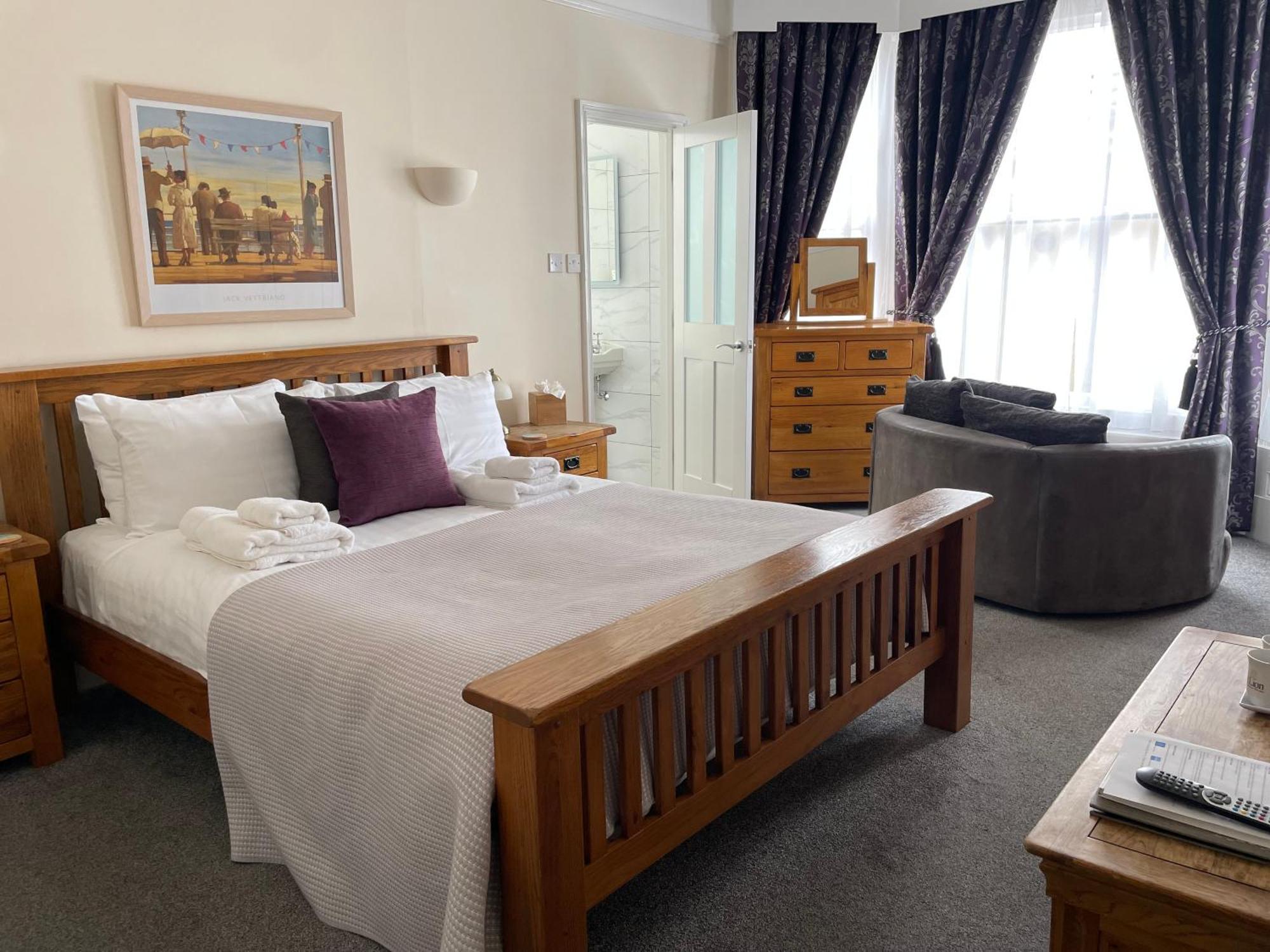 The Red Lion Hotel Cromer Exterior foto A bedroom at the hotel