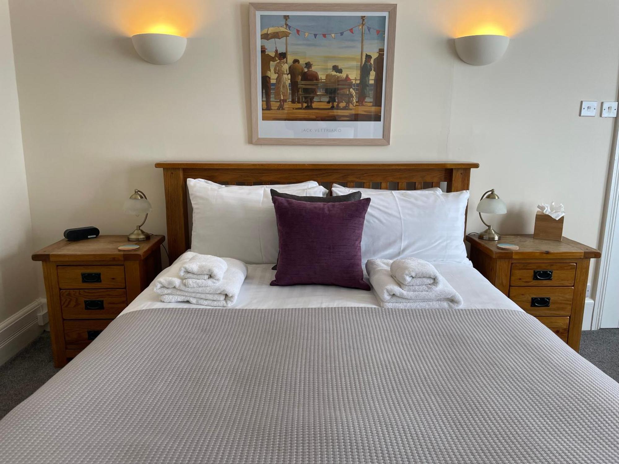 The Red Lion Hotel Cromer Exterior foto A bedroom at the hotel