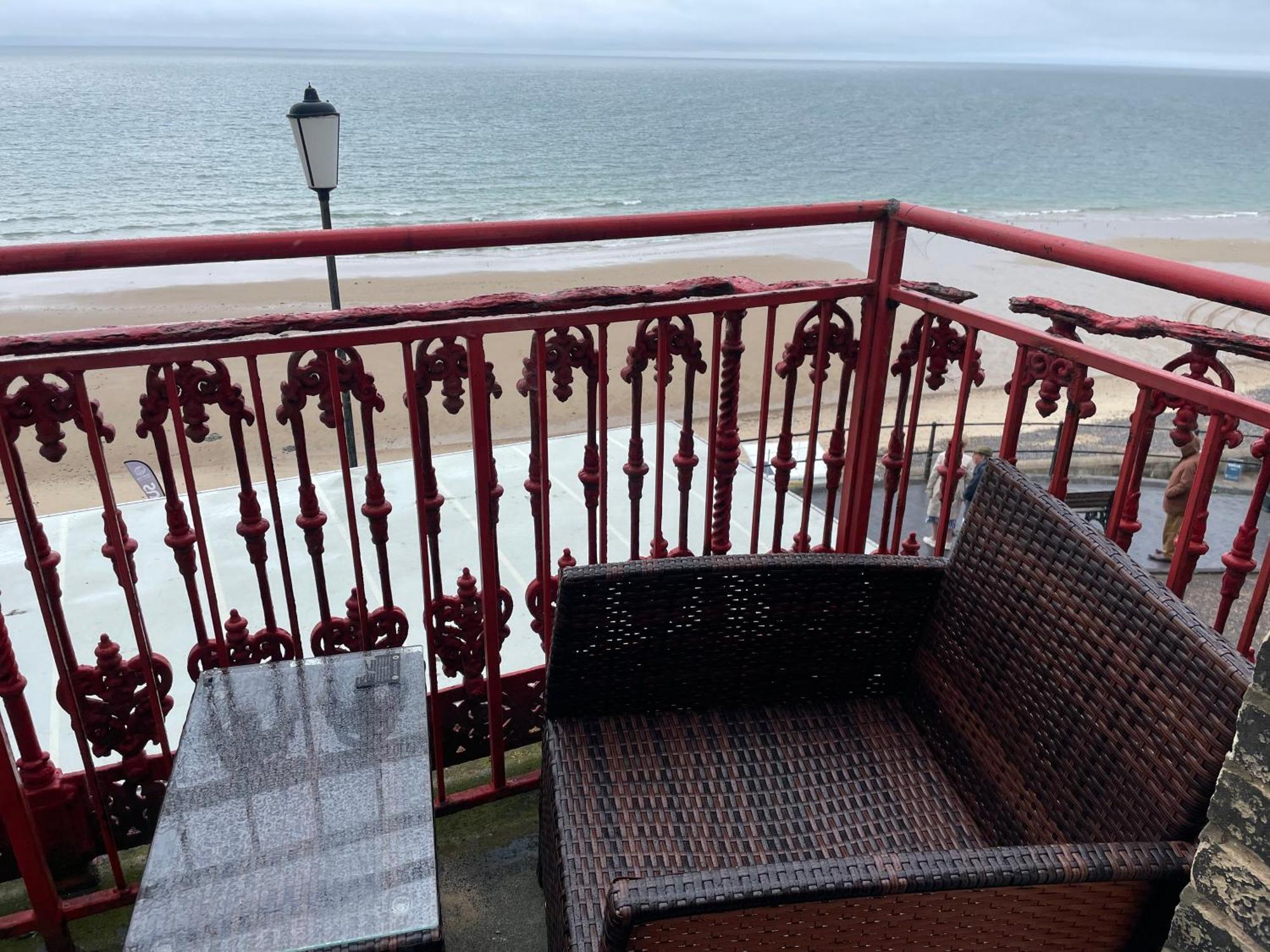 The Red Lion Hotel Cromer Exterior foto The balcony of the hotel