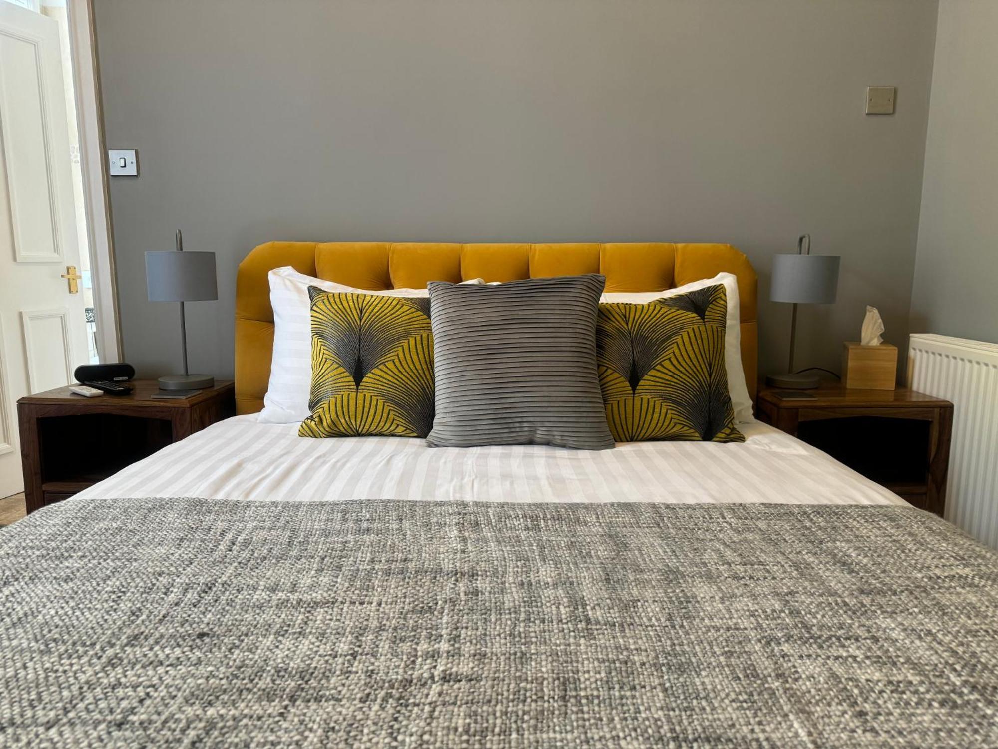 The Red Lion Hotel Cromer Exterior foto A bedroom at the hotel